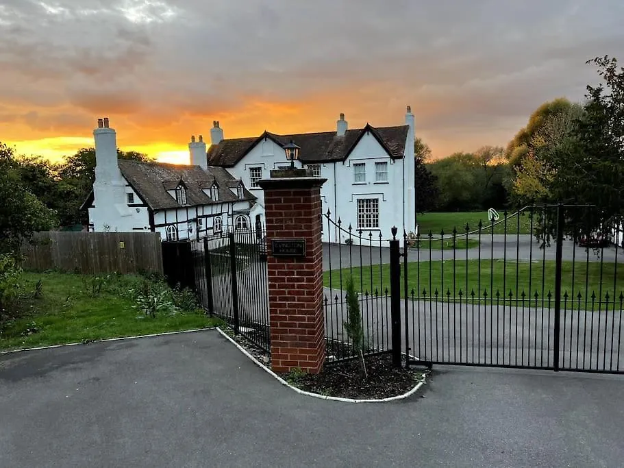 Cotswold Cheltenham, Whole House With Hot Tub Gloucester Villa