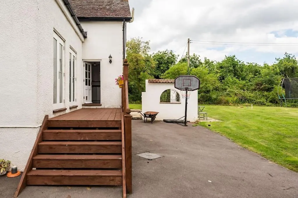 Cotswold Cheltenham, Whole House With Hot Tub Gloucester Villa