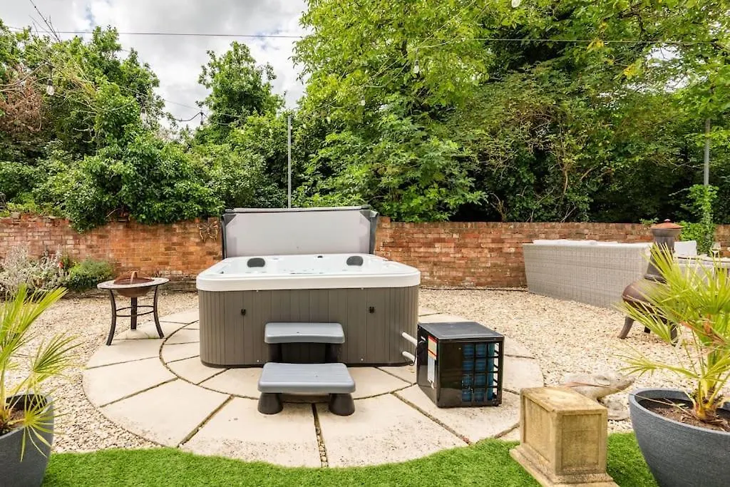 Villa Cotswold Cheltenham, Whole House With Hot Tub Gloucester