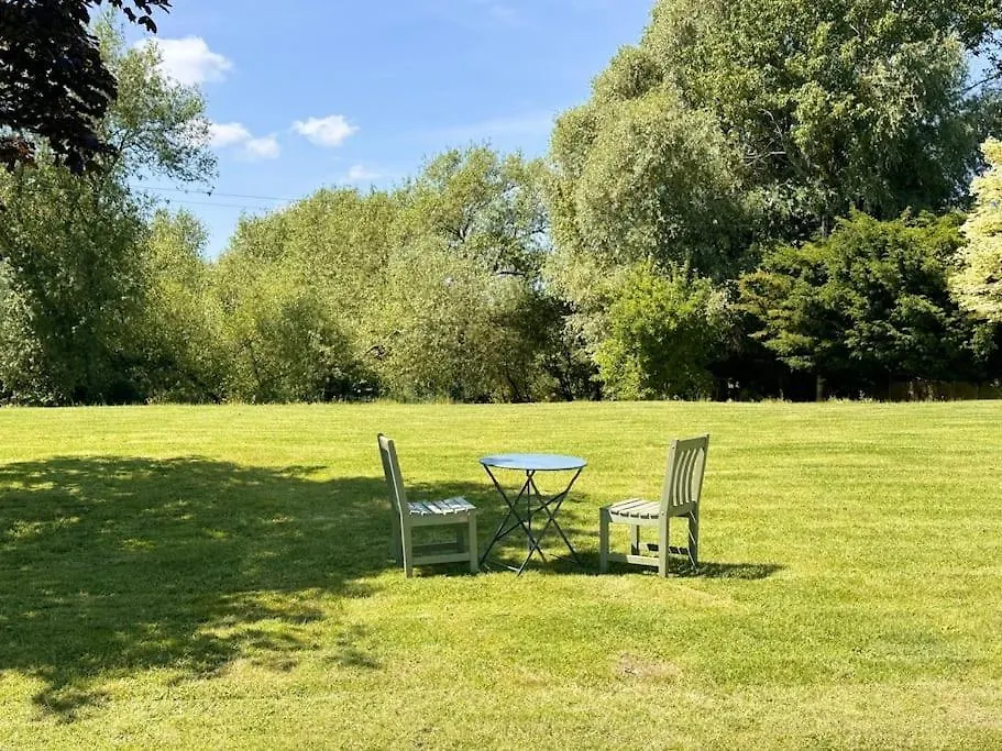 Cotswold Cheltenham, Whole House With Hot Tub Gloucester 0*,  United Kingdom