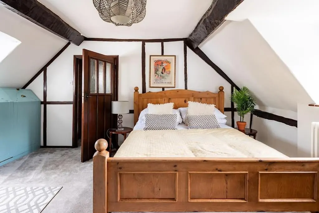 Cotswold Cheltenham, Whole House With Hot Tub Gloucester